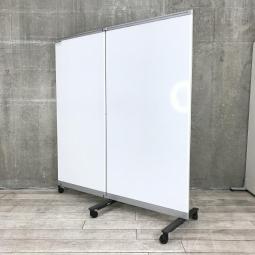 【キャスター付で便利に使える！希少な2つ折りパーテーションが入荷！】【折り畳み式間仕切り！】■コクヨ（KOKUYO）　2つ折りパーティション　ホワイトボードタイプ　W900×H1800㎜　■ホワイト　■キャスター付【弊社使用欄：A01013259】