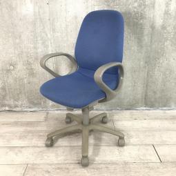 【関東倉庫在庫品】【ゆったりとした座り心地のオススメチェア！】■オカムラ製　CX　肘付ハイバックチェア　■ブルー【弊社使用欄：A00979704】【ECBMC】