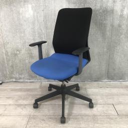 【関東倉庫在庫品】【フレキシブルな調整機能で多様なワークシーンで利用可能！】■コクヨ製　アガタS　肘付ハイバックチェア　■ブルー【弊社使用欄：A00976267】【ECBMC】