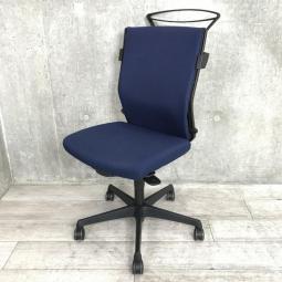 【在庫入替セール品】【スタンダードクラスで人気上位のワーキングチェア！便利なコートハンガー付き仕様が入荷！】■オカムラ（okamura）製　エスクードチェア　肘無ハイバック　クッションタイプ　■ダークブルー　【人間工学に基づいた確かな座り心地！】【弊社使用欄：A00998759】