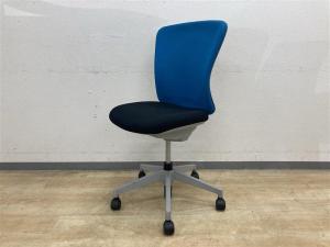 【スタンダードなデザインで座りやすい！】■イナバ（inaba）製　バルチェチェア（Valche）シリーズ　ハイバックチェア　■背面ブルー×座面ブラック　【セルフアジャストメント機構採用であらゆるワークシーンにフィット！】