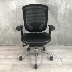 訳アリ品【関東倉庫在庫品】【人間工学の観点から設計された使用感抜群チェア！】■オカムラ製　コンテッサ　肘付ハイバックチェア　■ブラック【弊社使用欄：A00982861】【ECBMC】【在庫入替セール品につき限定特価！】