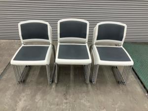作業用・休憩室用のチェア・16脚1setが1set入荷致しました。　 ダークグレー色
※マテハン本舗の中古商品は、千葉県柏市に在庫がございます。