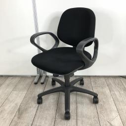 【在庫入替セール品】【座り心地もコスパも抜群！シンプルなデザインだから使いやすい！事務所・倉庫での使用にもおすすめです！】■オカムラ（okamura）製　SXチェア　ローバック　肘付き　■サークル肘 【弊社使用欄：A00995896】