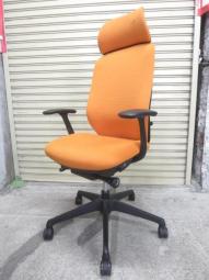 ☆人気のヘッドレスト付！数量限定入荷！【新感覚のオフィスシーティング！】■オカムラ　シルフィーチェア　デザインアーム付　オレンジ　エクストラハイバック仕様