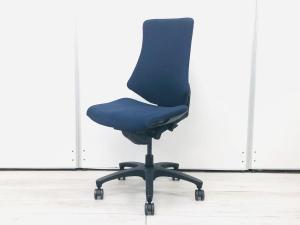 【在庫入替セール】【8脚限定】【姿勢の変化にフレキシブルに対応！座り心地も抜群な高機能チェア！】■イトーキ（ITOKI）製　エフチェア　肘無しハイバック　　クロスバックタイプ　■ネイビーブルー×ブラックシェル