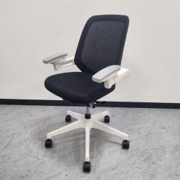 【8脚限定】【オシャレなデザイン！】イトーキ（ITOKI）ノート　■色：ブラック）稼働肘付き【2503】弊社使用欄【A01006088】