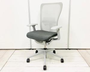 【スタイリッシュなデザインで多彩な機能搭載！腰部を左右非対称に調整できる唯一無二のチェア！】■ヘイワース (HAWORTH)　ゾディ (ZODY) チェア　ハイバック肘付き　■可動肘/ランバーサポート付　■背面メッシュ　■グレー　【状態良好品！】