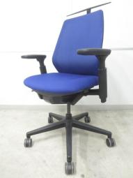【3層構造の座クッションが快適さを実現！】■ウチダ　ニンバスチェア　可動肘付　ディープブルー　■腰をほどよく包む！メッシュチェアー！【UCHIDA　Nimbus】★