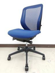 【大人気前傾チェア！背のカーブを変えられる新感覚のオフィスシーティング！】■オカムラ製(Okamua)　シルフィー(Sylphy) 　肘付き　ローバック　■ミディアムブルー×ブラックシェル　■可動肘　■背面メッシュ※