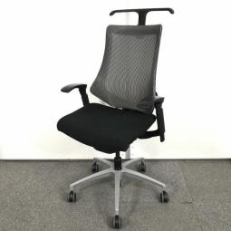 【在庫入替セール品】【姿勢の変化にフレキシブルに対応する高機能メッシュチェア！】■イトーキ製　エフメッシュ　肘付ハイバック　■可動肘　■背面メッシュ (ストライプレイヤー)　■ハンガー付き　■ブラック　【弊社使用欄：A00993485】