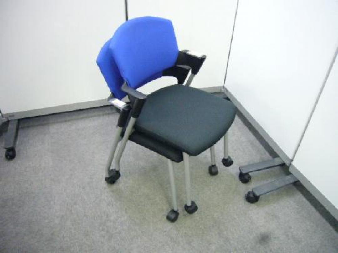 <font size=3><b><a href=http://www.officebusters.com/shop_showsai/kinshicho.php> ☆錦糸町店厳選商品☆　◆ハイコストパフォーマンス中古家具◆　■今なら関東近郊送料無料■</a></b></font>  　ＫＯＫＵＹＯ　プロッティ　　単品特価　　店長が愛して止まない商品です＾＾【会議チェア】
                                    中古
            