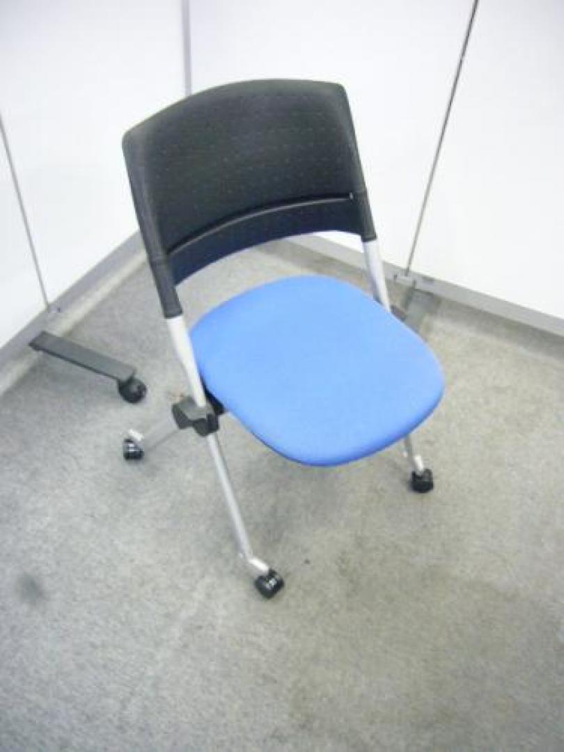 【イタリア技術提供品】ＬＩＴＡ（リータ）チェア　■キャスター付き　■スタック収納可能　【会議チェア】
                                    中古
            