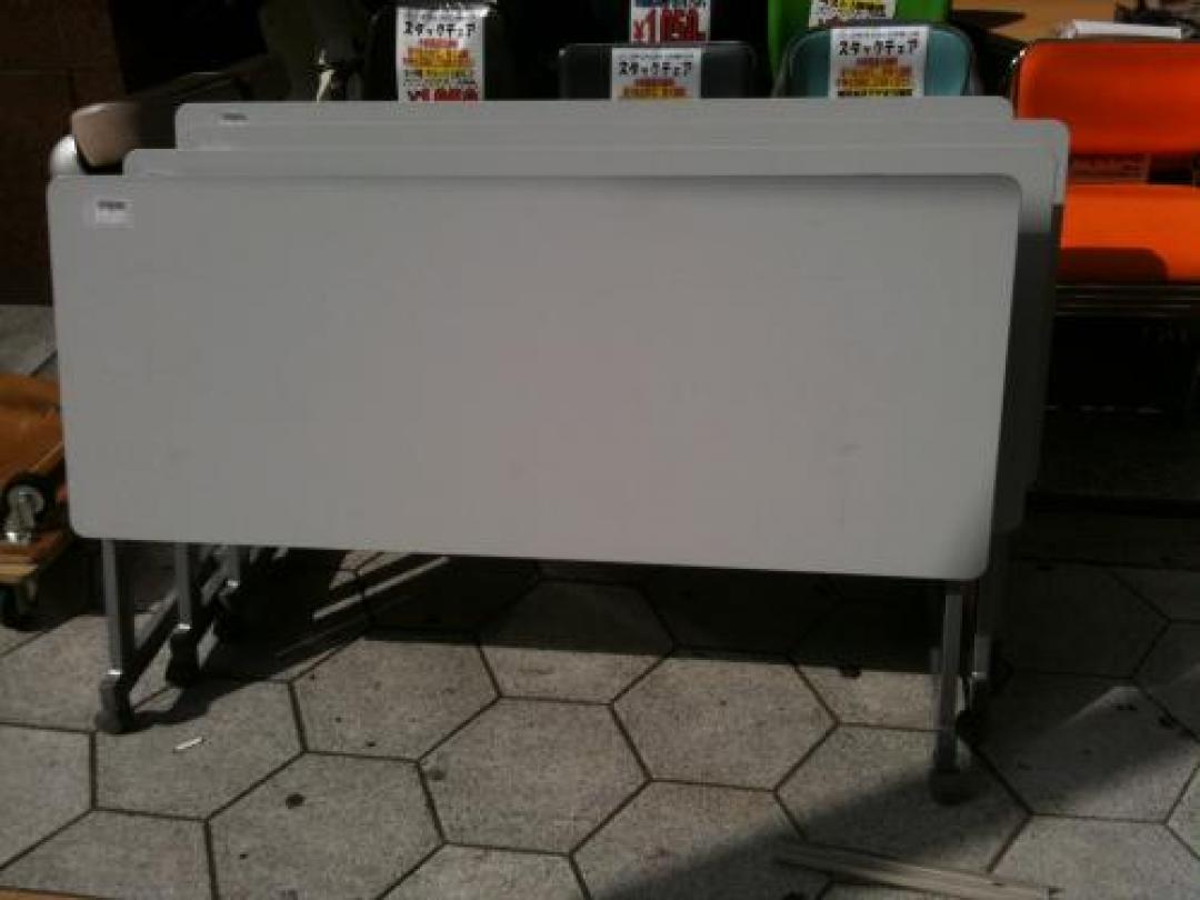 【2台セット】アイコスタックテーブル☆課長「あっ会議するから机用意して」社員「そんなすぐ無理ですって〜」課長「オフィスバスターズならすぐ揃うって」社員「じゃぁ電話してみます・・・・・・・（30分後）・・・・・揃いまし!!」
                                    中古
            