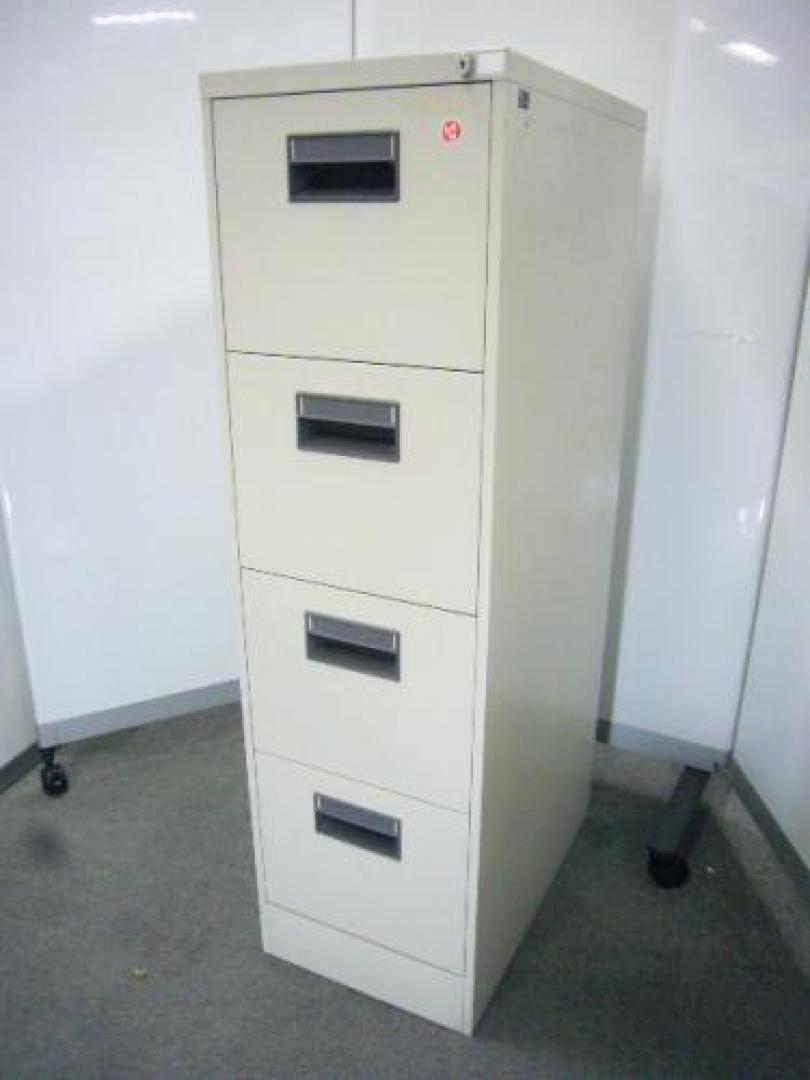 <font size=3><b><a href=http://www.officebusters.com/shop_showsai/kinshicho.php>書庫をご覧になったお客様、５人に１人がお買い上げ頂いております！なので、錦糸町店は書庫祭り！！大量在庫にてご提案します☆　■今なら関東近郊送料無料■</a></b></font>　Ａ４ファイルキャビネット　　ＫＯＫＵＹＯ製　　錠・ラッチ付
                                    中古
            