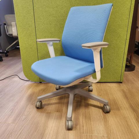 【中古】オムネス C545ZR FGE8 オカムラ（okamura） 肘付ローバックチェア