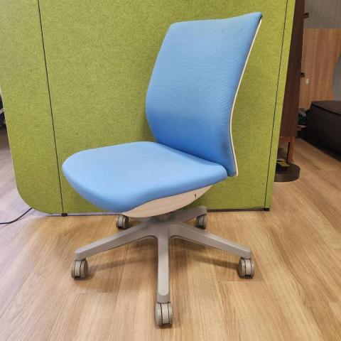 【中古】オムネス C545ZR FGE8 オカムラ（okamura） 肘無ローバックチェア