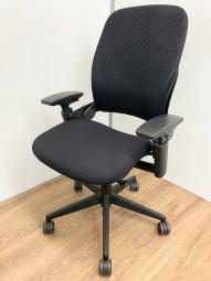 【限定1脚入荷！】背面メッシュ仕様！入荷が少ないブラックカラーのリープチェア！
