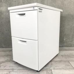 【在庫入替セール品】【デスク周りの書類をスッキリ整理！　デスク横に置いて収納と作業スペースを同時に確保！】■イトーキ製　CZNシリーズ　2段　脇机　H700mm　■ホワイト　■シリンダー錠 【弊社使用欄：A00997363】