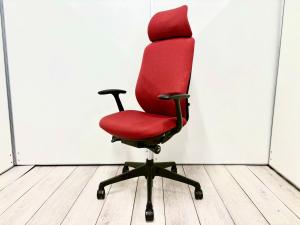 現品限り！大人気商品のヘッドレスト付きが入荷！前傾機能付きで長時間のデスクワークにもおすすめの逸品！
■オカムラ/シルフィー（Sylphy）/レッド　ブラックフレーム　エクストラハイバック　固定肘