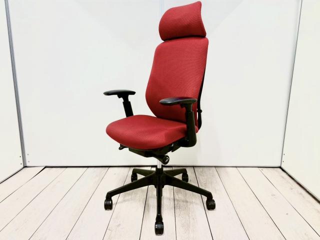 現品限り！大人気商品のヘッドレスト付きが入荷！前傾機能付きで長時間のデスクワークにもおすすめの逸品！
■オカムラ/シルフィー（Sylphy）/レッド　ブラックフレーム　エクストラハイバック　可動肘
