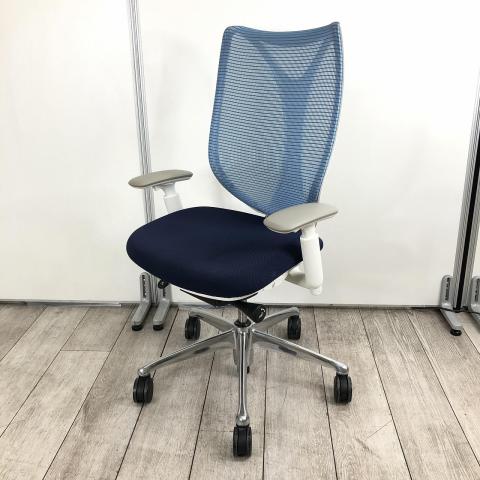 【前傾チルト付きで作業効率アップ！オフィスにもご自宅用にも人気！】■オカムラ（okamura）製　Sabrina（サブリナ）　ハイバック　肘付き　■背面メッシュ　■可動肘　■アクアブルー × ホワイトシェル【2505】弊社使用欄【A01014865】※