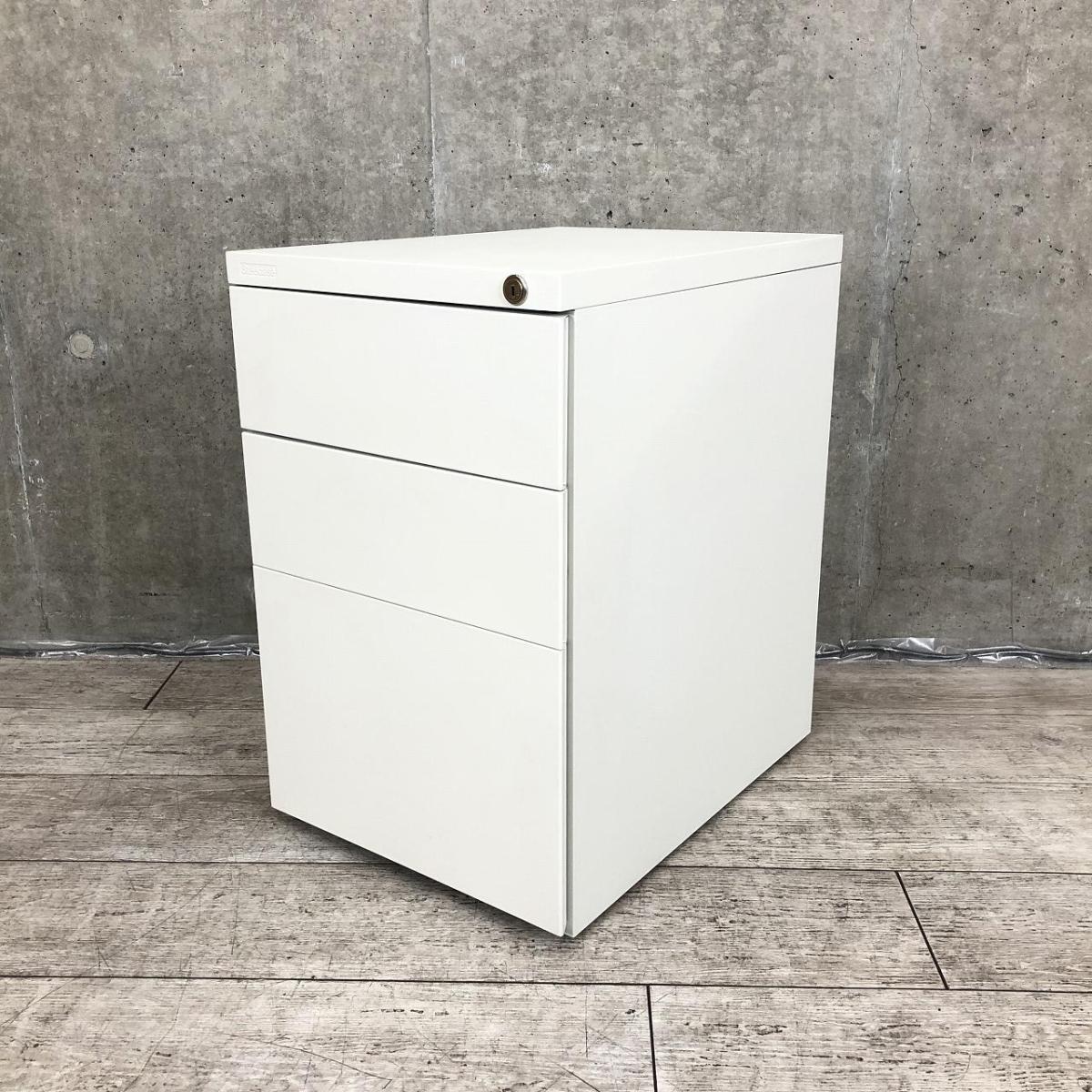 【鍵1本付】【部材現状渡し】【洗練されたデザインの３段ワゴン！フリアドデスクや平机の収納力アップに！】■スチールケース（Steelcase）製　3段ワゴン　デスクインワゴン　H620㎜　■ホワイト　■シリンダー錠　オフィスバスターズ　梅田本店
                        その他シリーズ
                                    中古
            