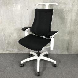 【在庫入替セール品！】【姿勢の変化にフレキシブルに対応する高機能メッシュチェア！】/オススメ(おすすめ) /人気商品【弊社使用欄：A00996728】■イトーキ（ITOKI）製　エフチェア　肘付ハイバック　可動肘　背面メッシュ　ハンガー付き　ブラック