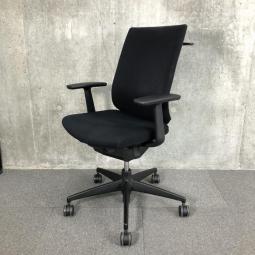 【在庫入替セール品！（本在庫限定価格）】【背骨のＳ字形状にジャストフィット！】■コクヨ　ウィザードチェア　肘付　ブラック　ハンガー付【KOKUYO　Wizard】★