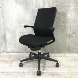 【手元のレバーで上下昇降が可能！スタイリッシュなコクヨ製の定番シリーズ！】■コクヨ ■M4　■肘付ハイバックチェア　■ブラック