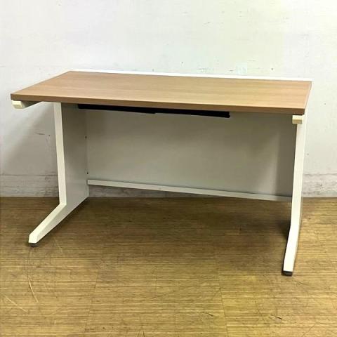 【ロット入荷】人気オフィスデスク　オカムラ　アドバンス　平机　センター引出し無し　ブラウン調の木目天板（ネオウッドミディアム）　W1200の使いやすい定番サイズ