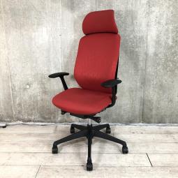 【大人気商品のヘッドレスト付きが入荷！前傾機能付きで長時間のデスクワークにもおすすめの逸品！！】■オカムラ(okamura)　シルフィーチェア　肘付エクストラハイバック　■固定肘　ヘッドレスト付　■レッド