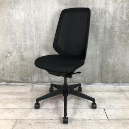 【オフィスの今を、もっと美しく快適に！新世代ワークチェア】■イトーキ（ITOKI）製　ノートチェア　肘無ハイバック　■ブラック　■背面メッシュ　【弊社使用欄：A01015419】