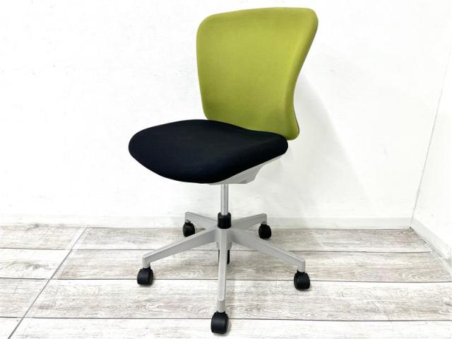 【定価約5万円】【スタンダードなデザインで座りやすい！セルフアジャストメント機構採用であらゆるワークシーンにフィット！】■イナバ（Inaba）製　バルチェ　ローバック　■背面グリーン×座面ブラック×脚グレー