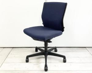 【オフィスの定番チェア！起業や入替に！】■okamura（オカムラ）製　ESCUDO/エスクードチェア　肘無ローバック　■ダークブルー　■ランバー付　【長時間のデスクワークもランバーが快適にサポート！】