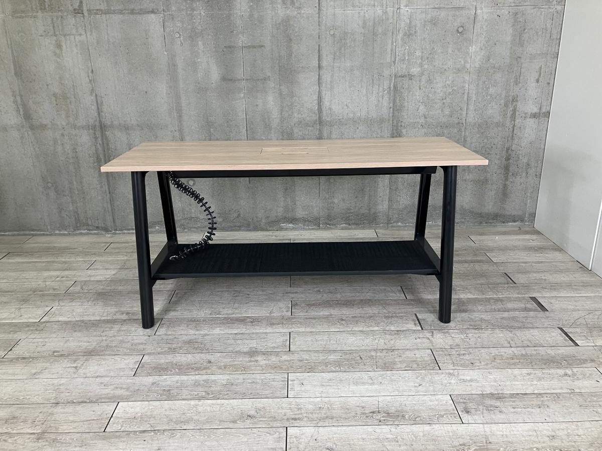 【木目ナチュラル天板がオシャレなテーブル！足元に板付でちょっとしたものをおいておけます！】■スチールケース(Steelcase)製　角テーブル　ミーティングテーブル　W2000×D800×H960㎜　■配線カバー付　■天板：木目ナチュラル/脚：ブラック　ABW
                        その他シリーズ
                                    中古
            