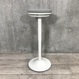 【「座る」と「立つ」のいいとこ取り！】■オカムラ（okamura）　ピルエット（pirouetto）　カウンターチェア　スツール　■グレー　シェル：ホワイト【高さ調節可能なパーチングスツール！】　ABW