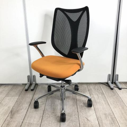 【2018年製】【前傾機能で作業効率アップ！ご自宅用にもオススメ！】■オカムラ（okamura）製　Sabrina（サブリナ）　ハイバック　肘付き　■背面メッシュ　■固定肘　■オレンジ×ブラックフレーム 【弊社使用欄：A01013661】【SN】