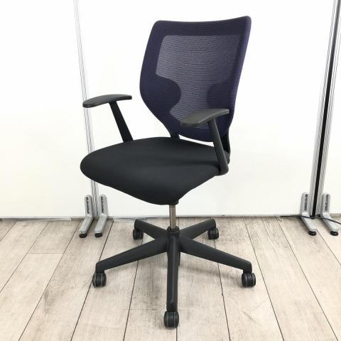 【定価約16万！】【腰回りのフィット感重視ならこれ！有名海外メーカーのクールなチェア！】■KEILHAUER（キールハワー）　シンプルチェア（SIMPLE-9323）　ローバック　肘付き　■背面メッシュ　■固定肘　■背面：パープル　座面：ブラック 【弊社使用欄：A01009357】【SN】