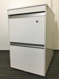 【10台ロット入荷！】【シャープなデザイン！平机・フリーアドレスデスクのお供に！】■イトーキ（ITOKI）製　インクルード (IncLude)　フリアド用ワゴン　3段ワゴン　H650mm　■ホワイト　■シリンダー錠
