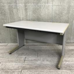 【コストパフォーマンス抜群のビジネスデスク】■イトーキ（ITOKI）製　CZNシリーズ　平デスク　引き出し付W1200×D700㎜　■ウォームライト　【スタンダードなデザインで使いやすい！】※脚・サイドパーツ日焼け有【弊社使用欄：A01010674】