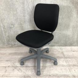 国内人気メーカーのチェアをローコストで！　■オカムラ（okamura）　ヴィラージュ（Village）　肘無し　ローバック　ブラック　【2505】※※