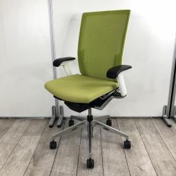 【定価約12万円】【シャープかつシンプルなデザイン！大きな背面が体にフィット！通気性がよく長時間でも快適な高級チェア！】■イトーキ (ITOKI)　ヴェント (Vento)チェア　肘付きハイバック　背面メッシュ　■可動肘　■ランバー付き　■モスグリーン【IB】
