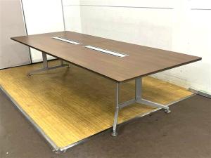 【1台限定】コクヨ(KOKUYO)　大型会議用テーブル　WT-300　配線あり　濃い目の木目で重厚感を演出　W3200×D1200の8名推奨サイズ
