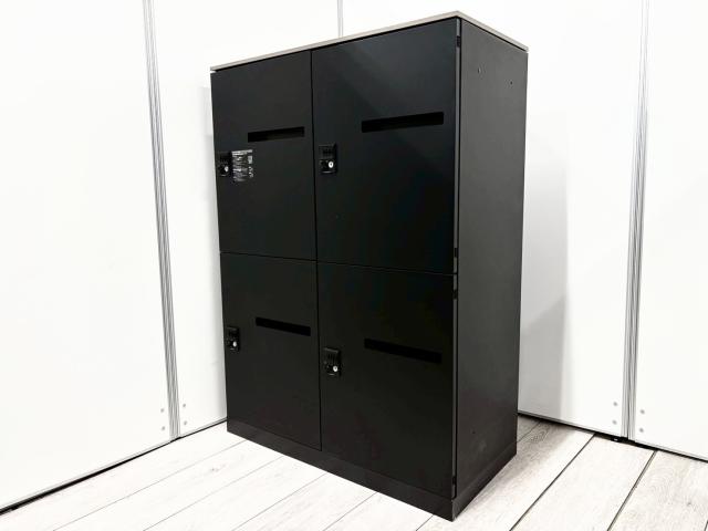 【ブラック×木目のおしゃれ仕様！】カフェ調のオフィスにもピッタリなカラーリング！フリーアドレスデスクとも相性抜群なパーソナルロッカー！
■オカムラ/レクトライン/ブラック　4人用ロッカー　木目天板付き　ダイヤル錠　メールロッカー　【ABW】