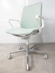 【在庫入替セール品！】【気品ある空間に調和するタスクチェア！オフィス空間を華やかに！】■コクヨ製　ファブレチェア　サークル肘付　ファブリックタイプ　ポリッシュ脚　■インテリア発想から生まれた人気タスクチェアー！【KOKUYO　FABRE】★