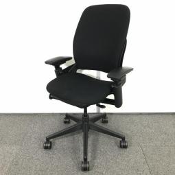 【欧米一番人気メーカー！座れば分かるファーストインパクト！】■スチールケース（Steelcase）　リープチェア（Leap）　肘付き　ハイバック　■可動肘　■ブラック