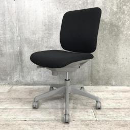 【定価約6万円】【ふっくらクッションが心地よい！コスパの良いワーキングチェア！】■オカムラ(okamura)製　CG-Rチェア　ローバック　■ブラック