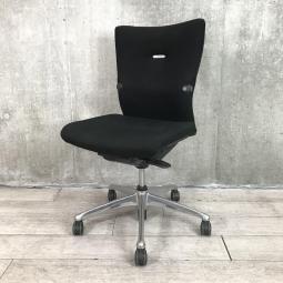 【関東倉庫在庫品】【快適な座り込みを実現できる！】■オカムラ製　フィーゴ　肘無ミドルバッグチェア　■ブラック【弊社使用欄：A00952537】【ECBMC】【在庫入替セール品につき限定特価！】