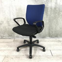 【関東倉庫在庫品】【お求めやすく機能性が高いチェア！】■オカムラ製　アドフィット　肘付ローバックチェア　■ブルー【弊社使用欄：A00961827】【ECBMC】【在庫入替セール品につき限定特価！】